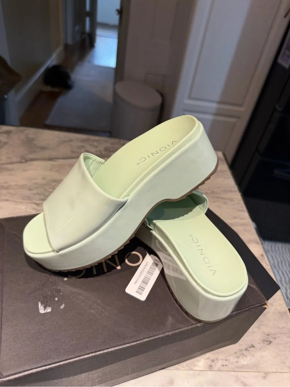 Vionic Mint Green Platform Slide Sandals 6 medium